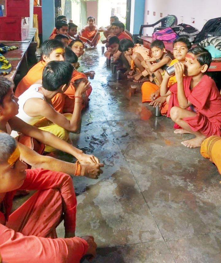 ninos hinduistas comida 1